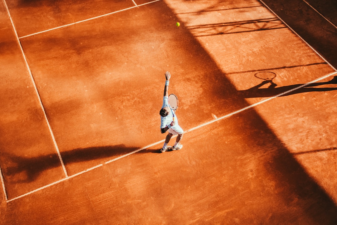 Photo Tennis court, pickleball paddle